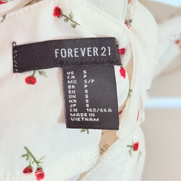 4/$10🎄Forever 21 White Romper w Ditsy Rose Pattern and Criss Cross Straps - Picture 11 of 13